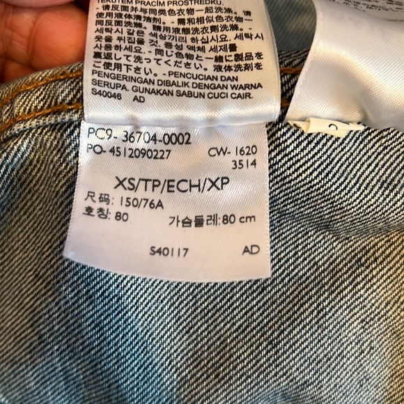 NWT Levi’s denim jean jacket classic blue pockets button front XS women’s - Picture 11 of 11